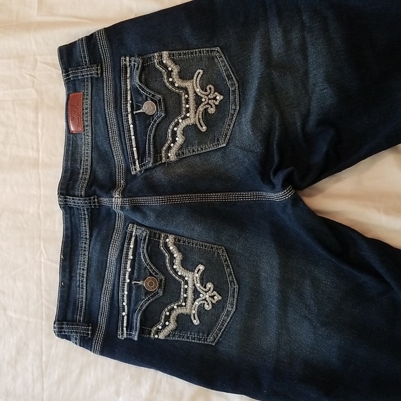 Stylish Women's Blue Jeans with Embellished Pockets - Picture 1 of 12